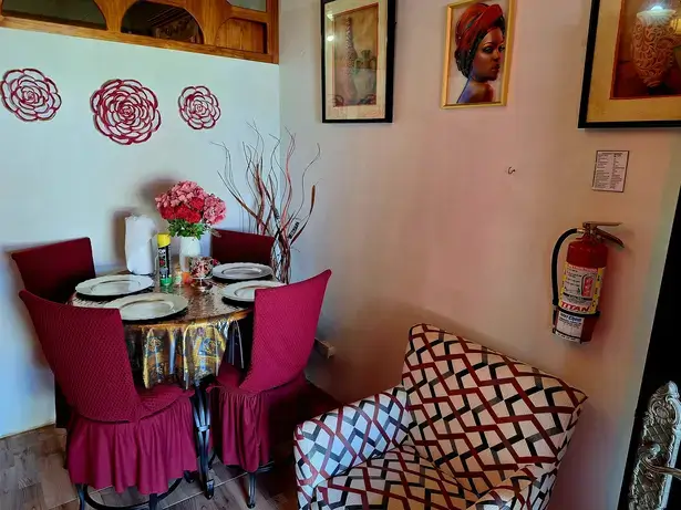 1 bedroom apartment dining area